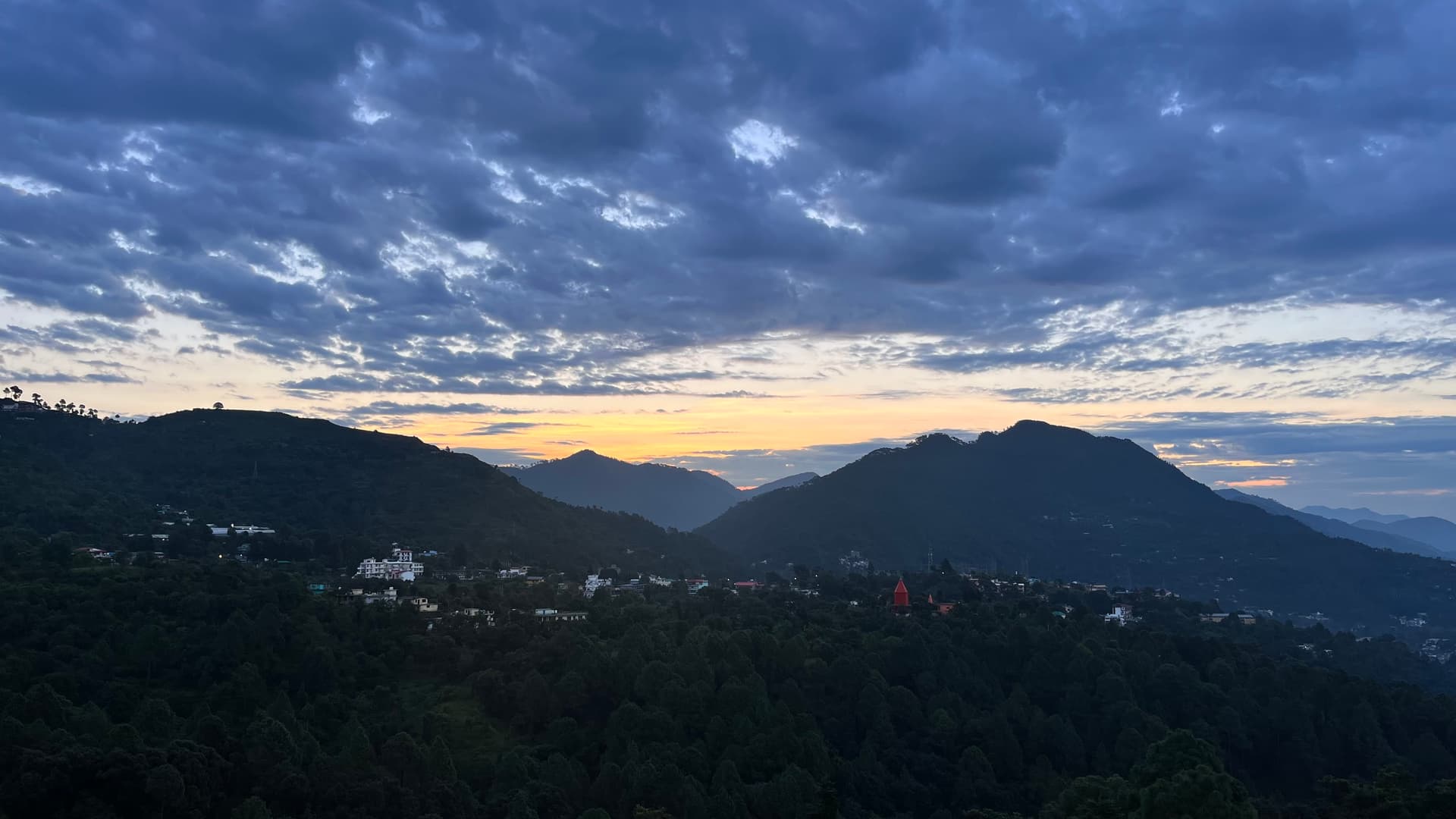Nainital, India — Blue landscape at dusk
